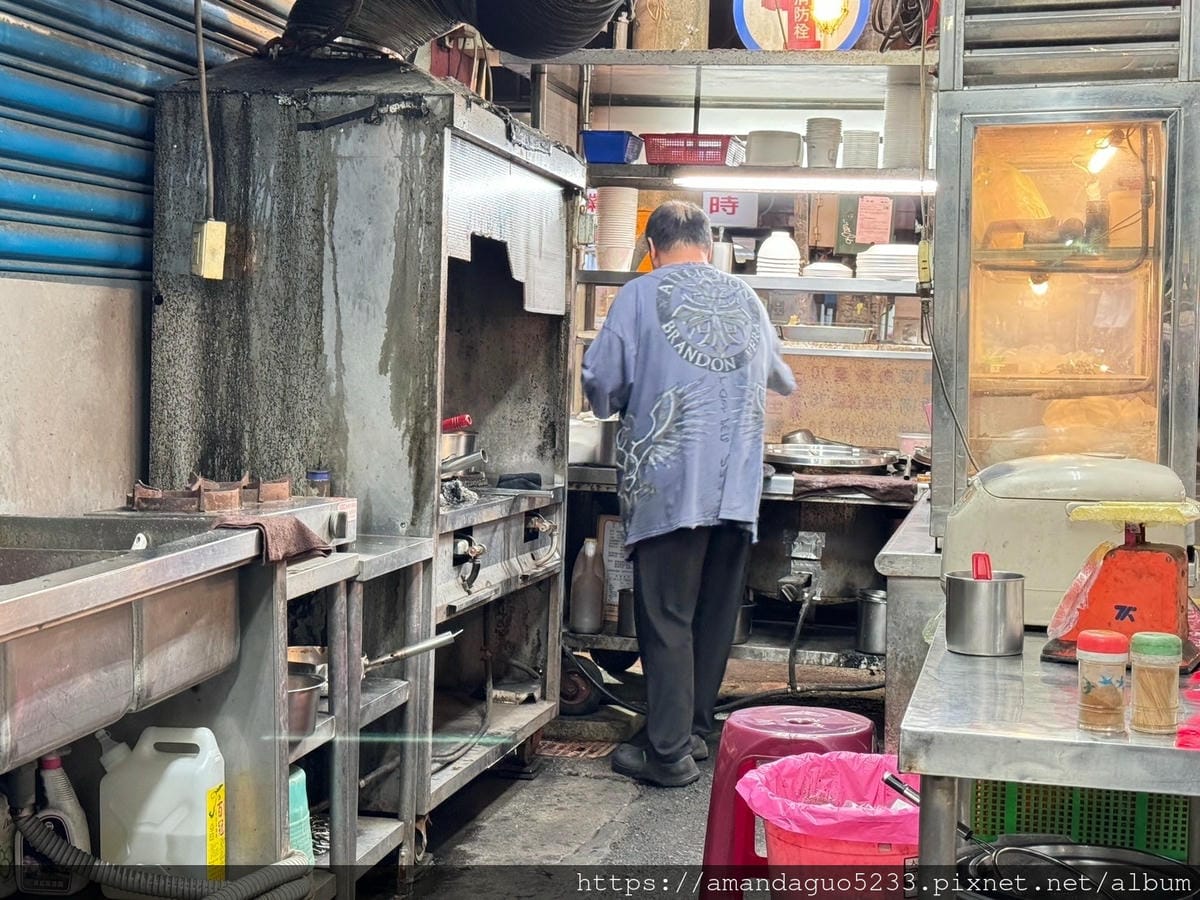 食記-新北市三重區阿誠鱔魚麵五華街巷內鱔魚麵,看起來很