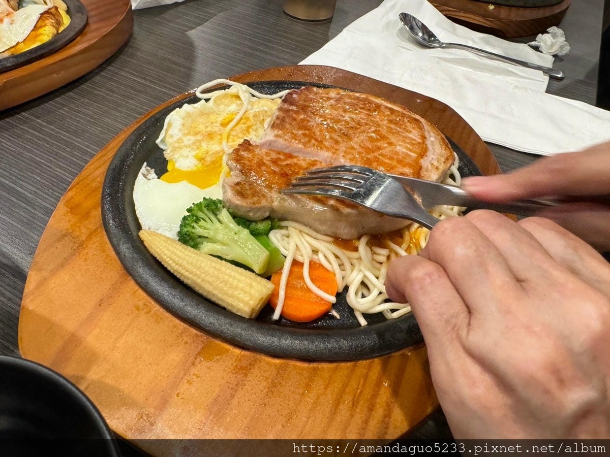 食記-新北市蘆洲區專獵牛排(蘆洲店)新開幕!原塊牛排新