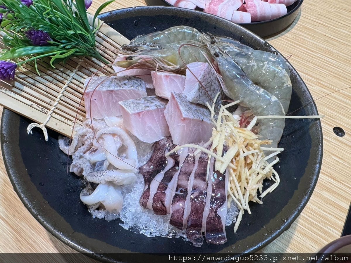 食記-新北市新莊區聚饗幸福鍋物新莊高評價小火鍋店,肉質