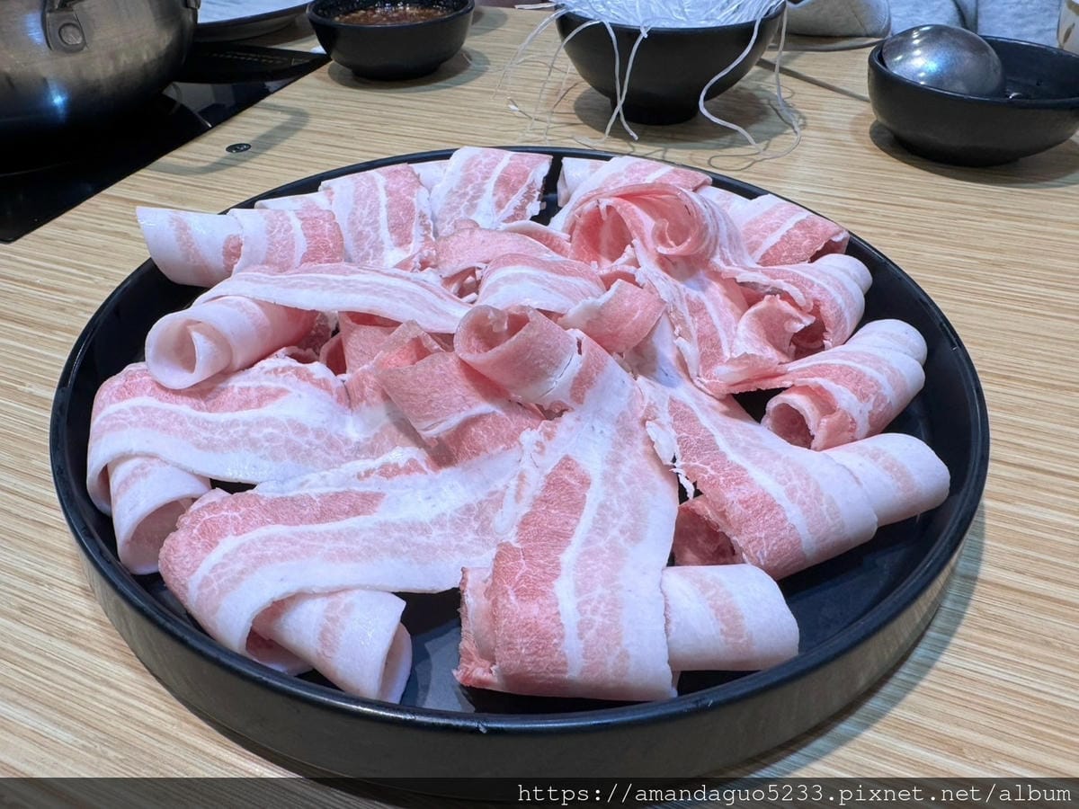 食記-新北市新莊區聚饗幸福鍋物新莊高評價小火鍋店,肉質
