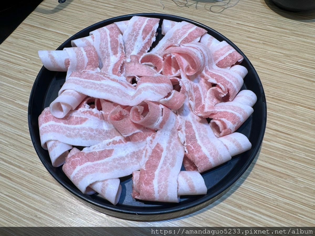 食記-新北市新莊區聚饗幸福鍋物新莊高評價小火鍋店,肉質
