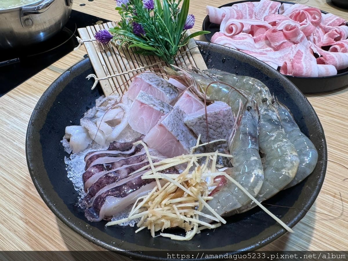 食記-新北市新莊區聚饗幸福鍋物新莊高評價小火鍋店,肉質