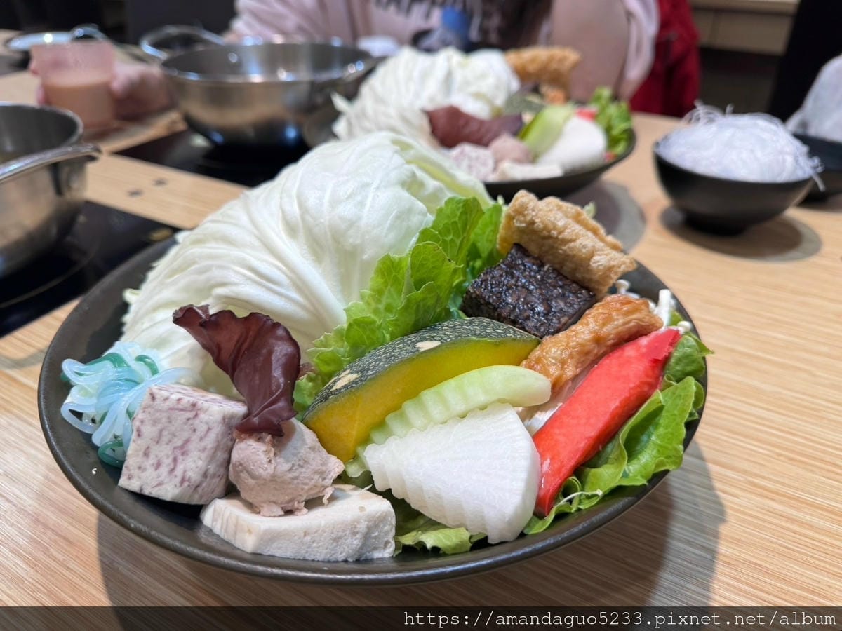 食記-新北市新莊區聚饗幸福鍋物新莊高評價小火鍋店,肉質