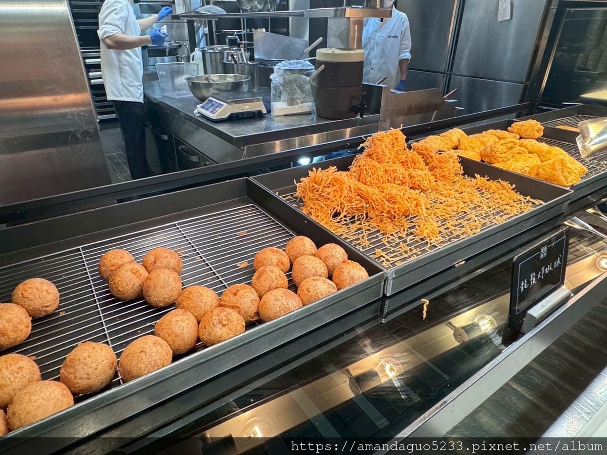 食記-新北市新莊區村民食堂櫥窗港點i-tower店新開 食記-新北市新莊區村民食堂櫥窗港點i-tower店新開