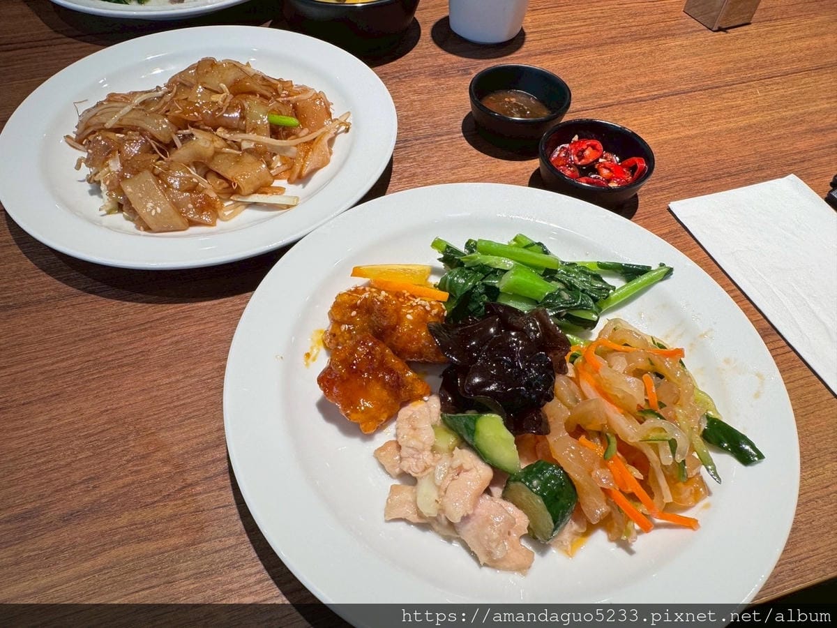 食記-新北市新莊區村民食堂櫥窗港點i-tower店新開 食記-新北市新莊區村民食堂櫥窗港點i-tower店新開