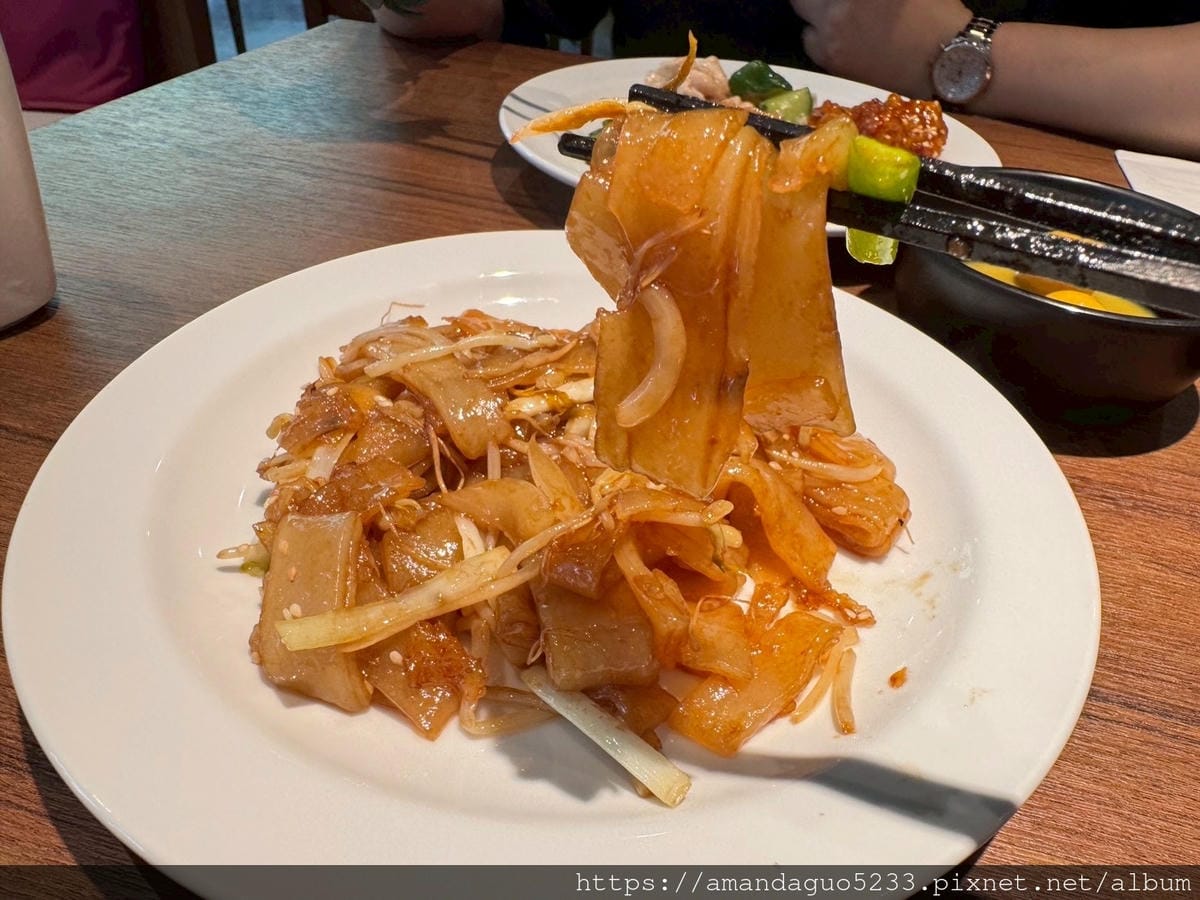 食記-新北市新莊區村民食堂櫥窗港點i-tower店新開 食記-新北市新莊區村民食堂櫥窗港點i-tower店新開