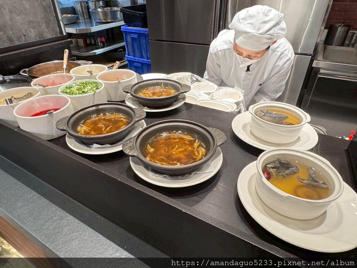 食記-新北市新莊區村民食堂櫥窗港點i-tower店新開 食記-新北市新莊區村民食堂櫥窗港點i-tower店新開