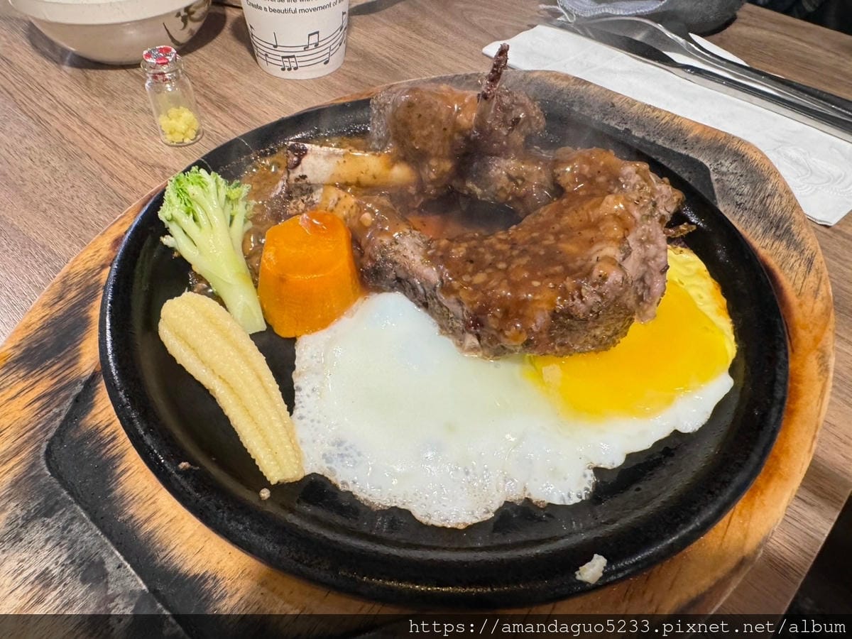 食記-新北市蘆洲區人从众厚切牛排館(蘆洲長榮店)平價自