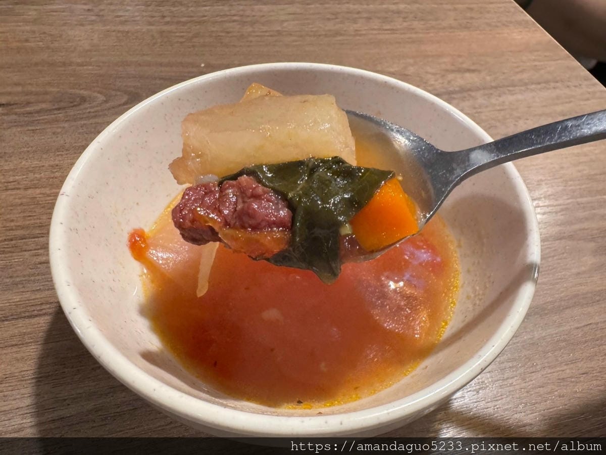 食記-新北市蘆洲區人从众厚切牛排館(蘆洲長榮店)平價自
