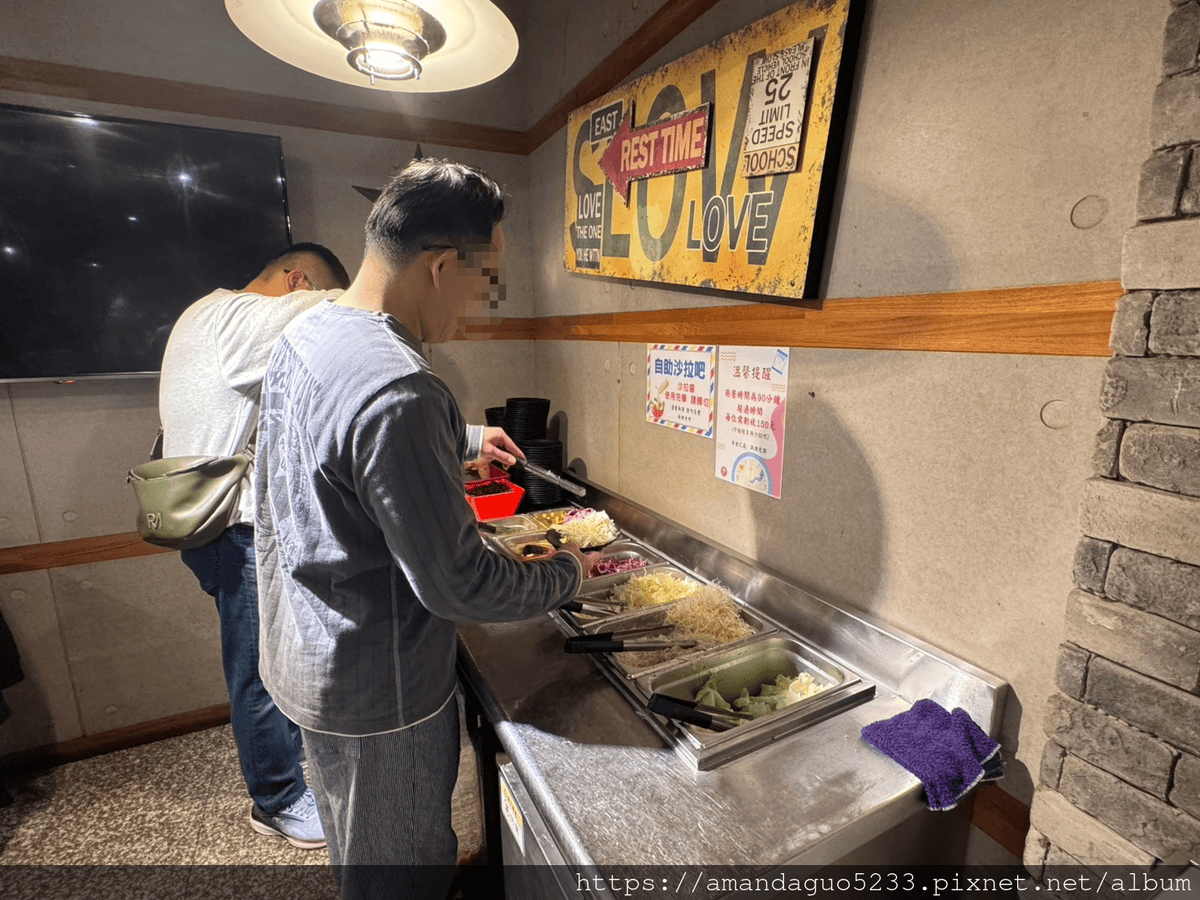 食記-新北市蘆洲區人从众厚切牛排館(蘆洲長榮店)平價自