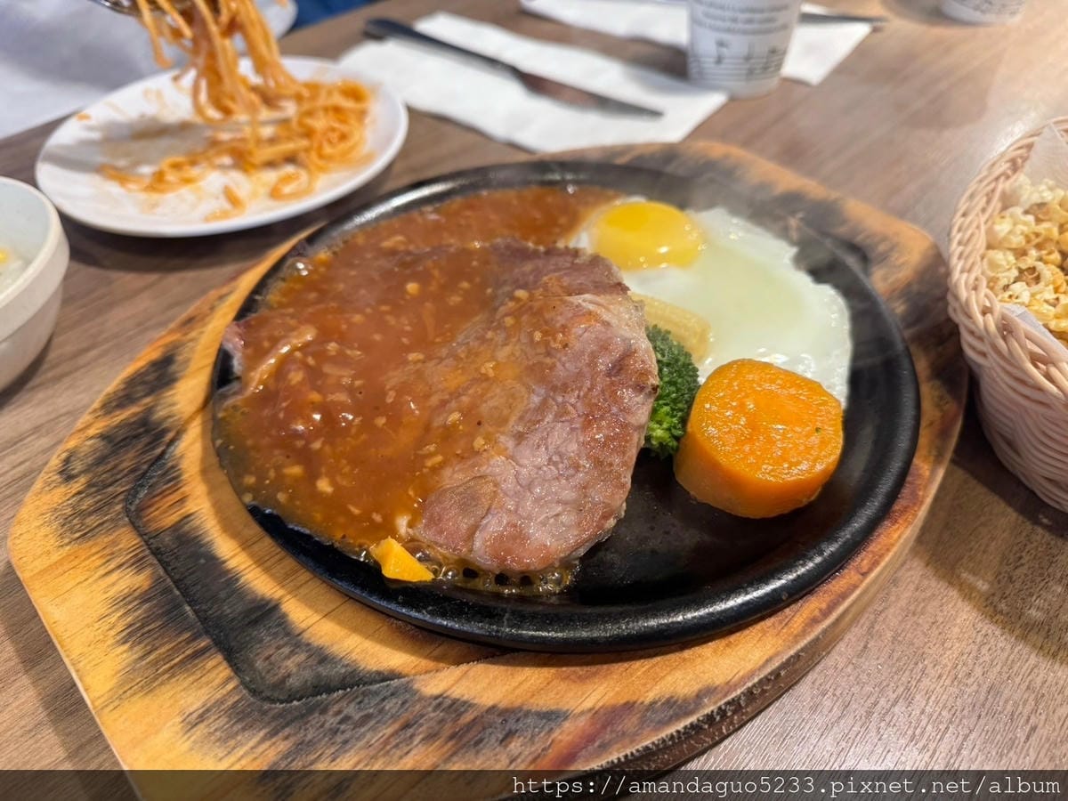 食記-新北市蘆洲區人从众厚切牛排館(蘆洲長榮店)平價自