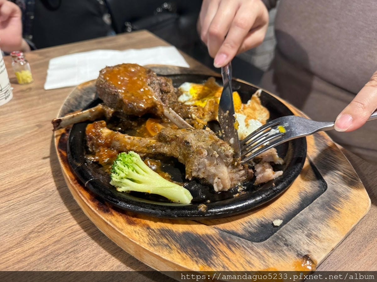 食記-新北市蘆洲區人从众厚切牛排館(蘆洲長榮店)平價自
