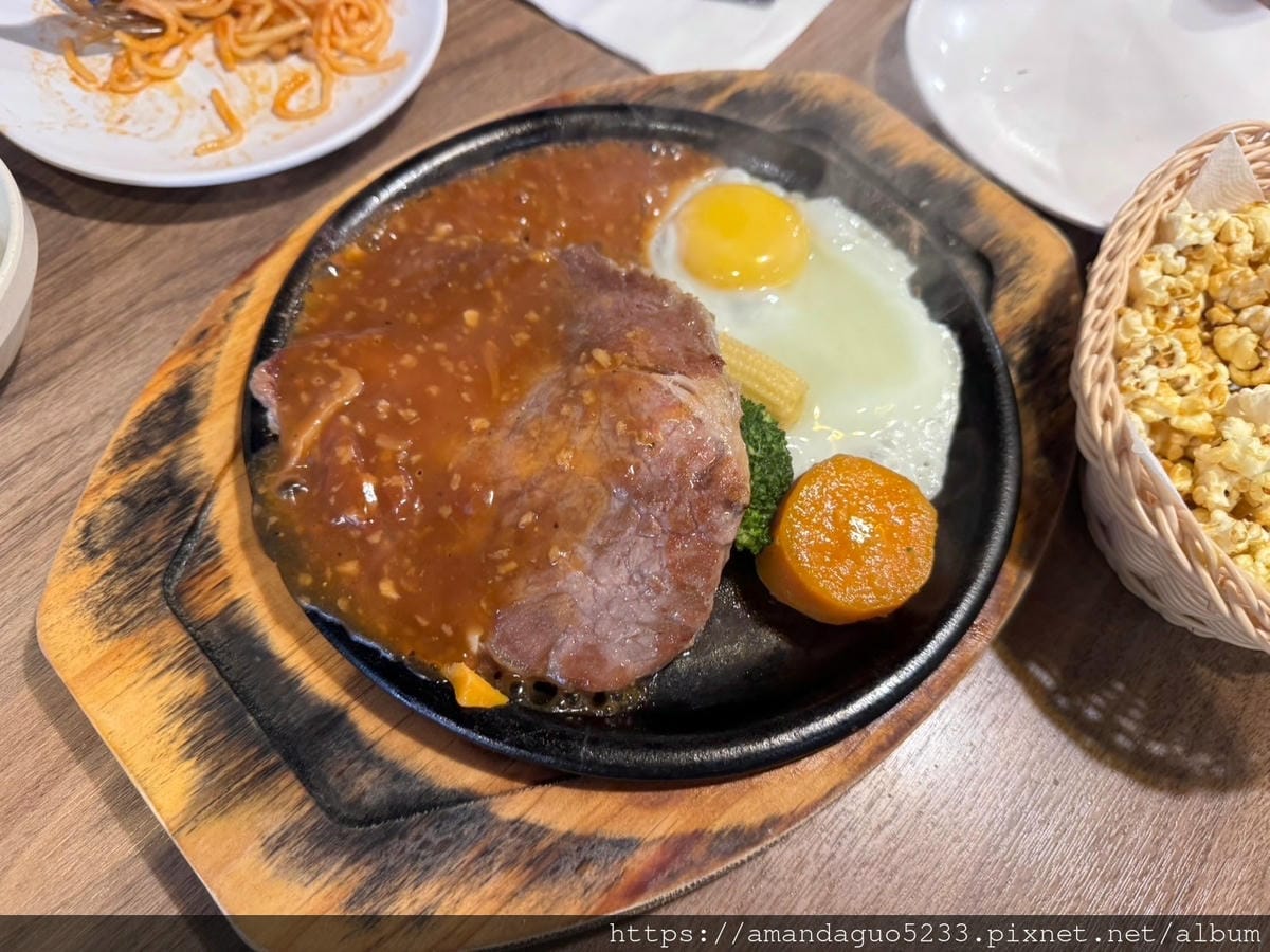 食記-新北市蘆洲區人从众厚切牛排館(蘆洲長榮店)平價自