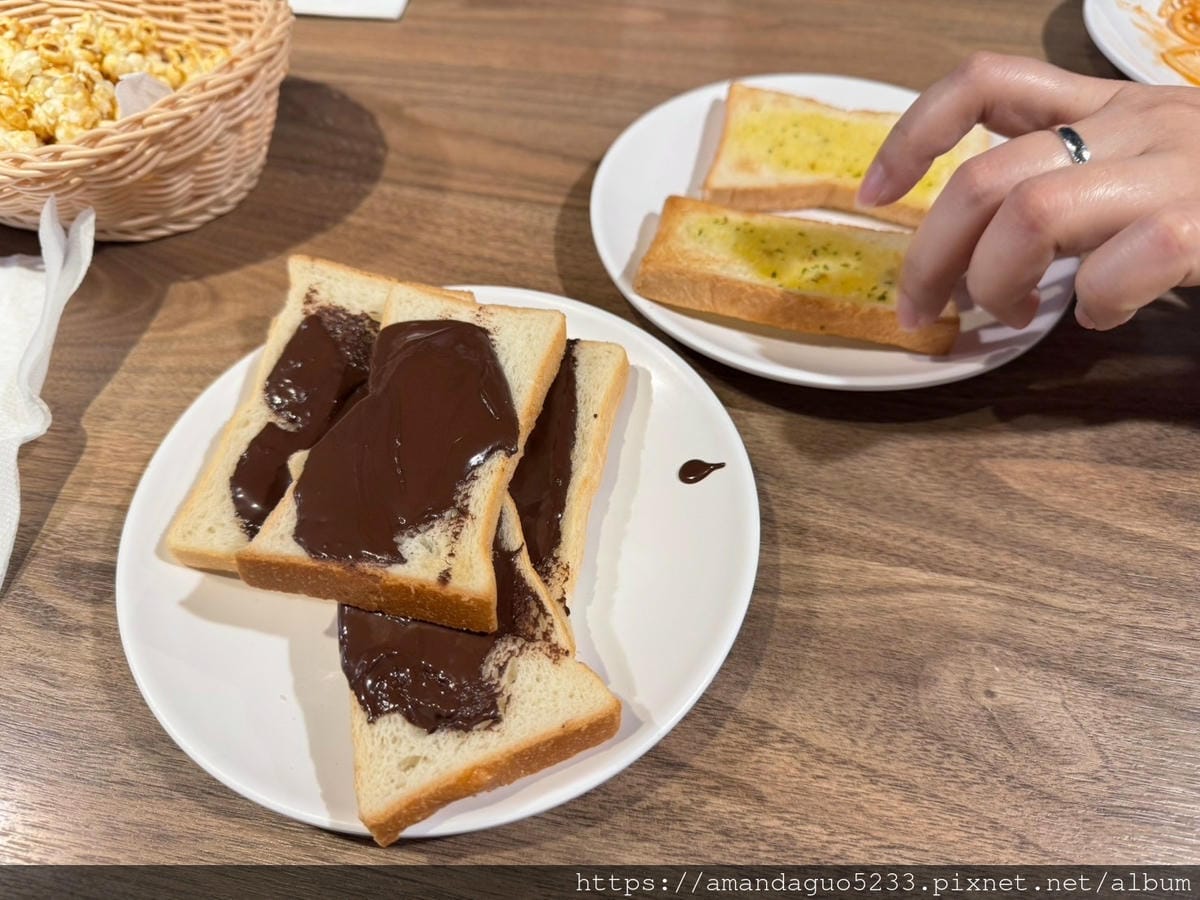 食記-新北市蘆洲區人从众厚切牛排館(蘆洲長榮店)平價自