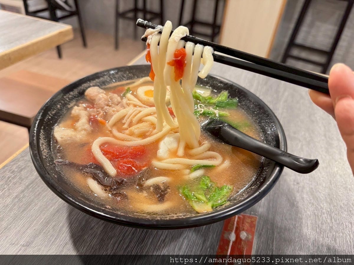 食記- 台北市中山區伊府軒鍋燒專賣店中山站百元鍋燒麵店