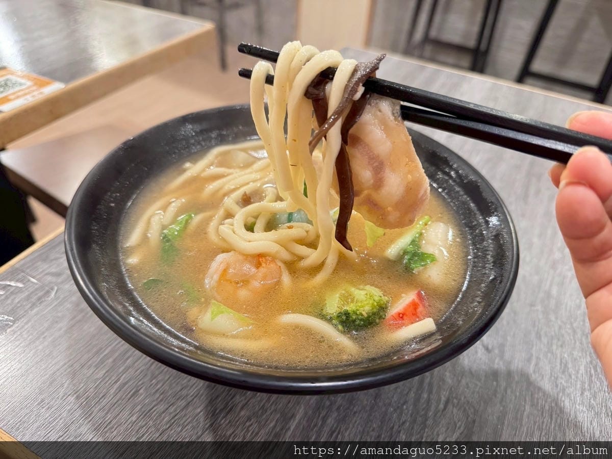 食記- 台北市中山區伊府軒鍋燒專賣店中山站百元鍋燒麵店