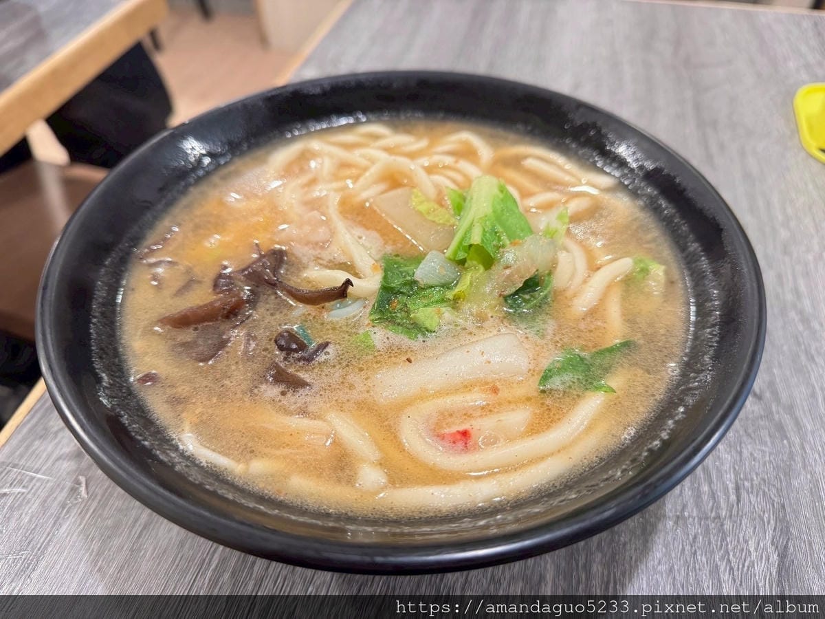 食記- 台北市中山區伊府軒鍋燒專賣店中山站百元鍋燒麵店