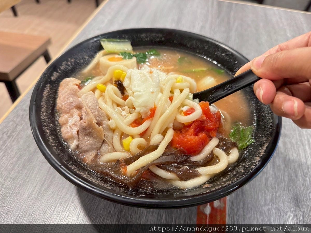食記- 台北市中山區伊府軒鍋燒專賣店中山站百元鍋燒麵店