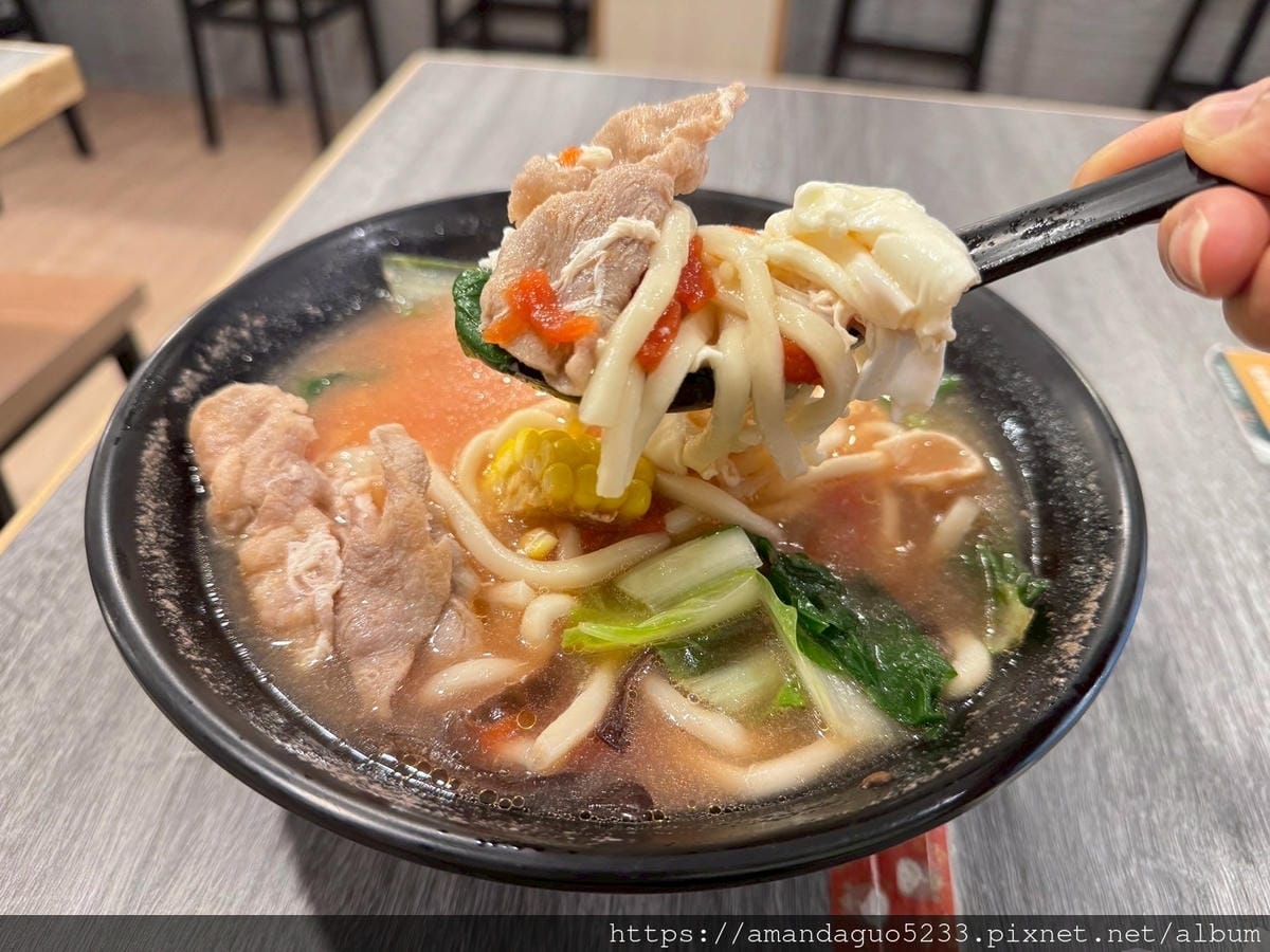 食記- 台北市中山區伊府軒鍋燒專賣店中山站百元鍋燒麵店