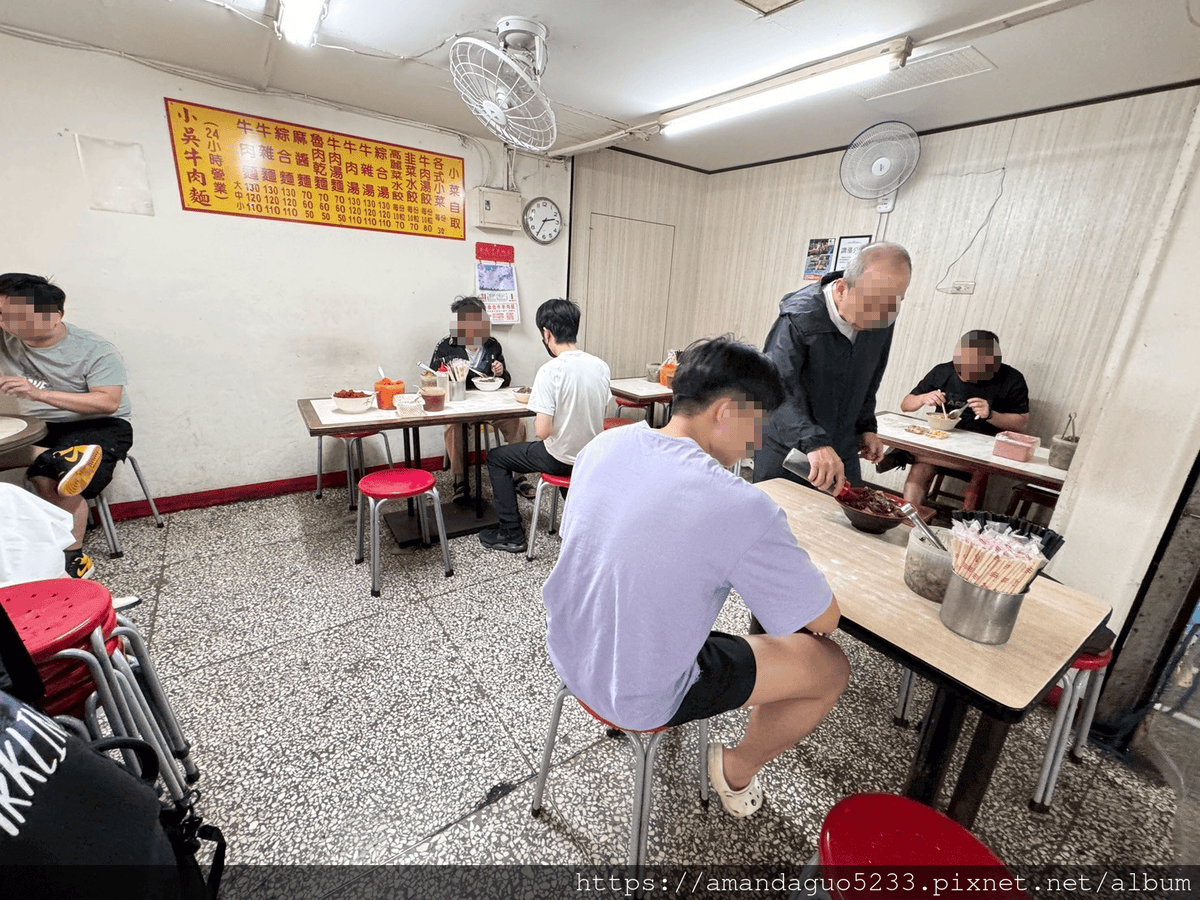 LINE_ALBUM_湯中藥+醬味,粗麵有咬勁,牛肉薄且多汁,酸菜不搶味牛油微辣微油但有味,牛_250604_4