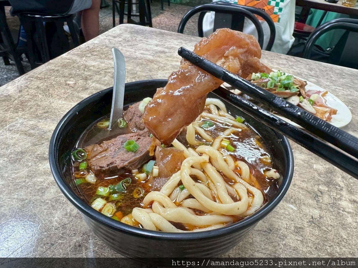 食記-台北市萬華區元之寶拉麵湯餃館西門町巷弄內40年人