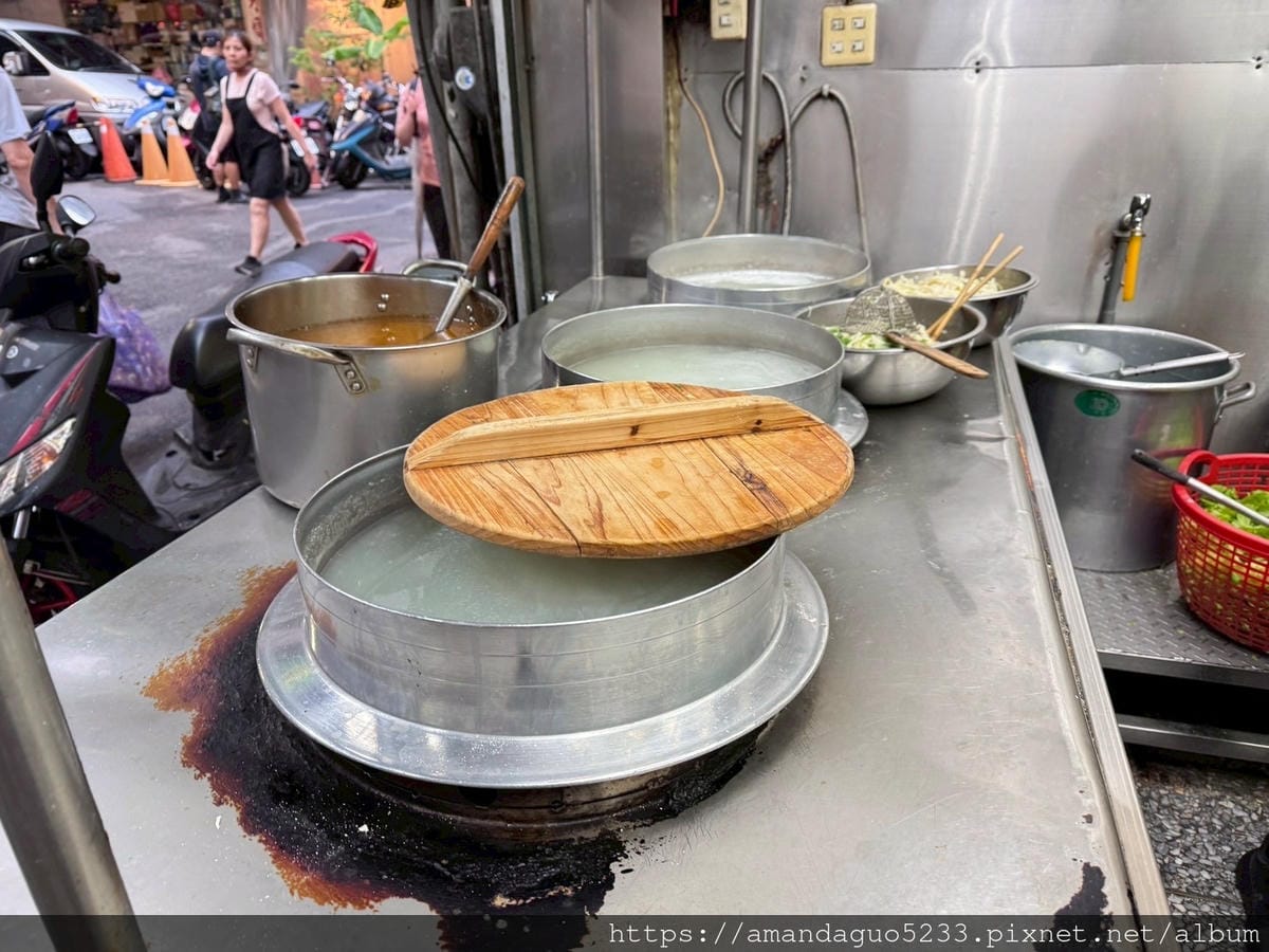 食記-台北市萬華區元之寶拉麵湯餃館西門町巷弄內40年人