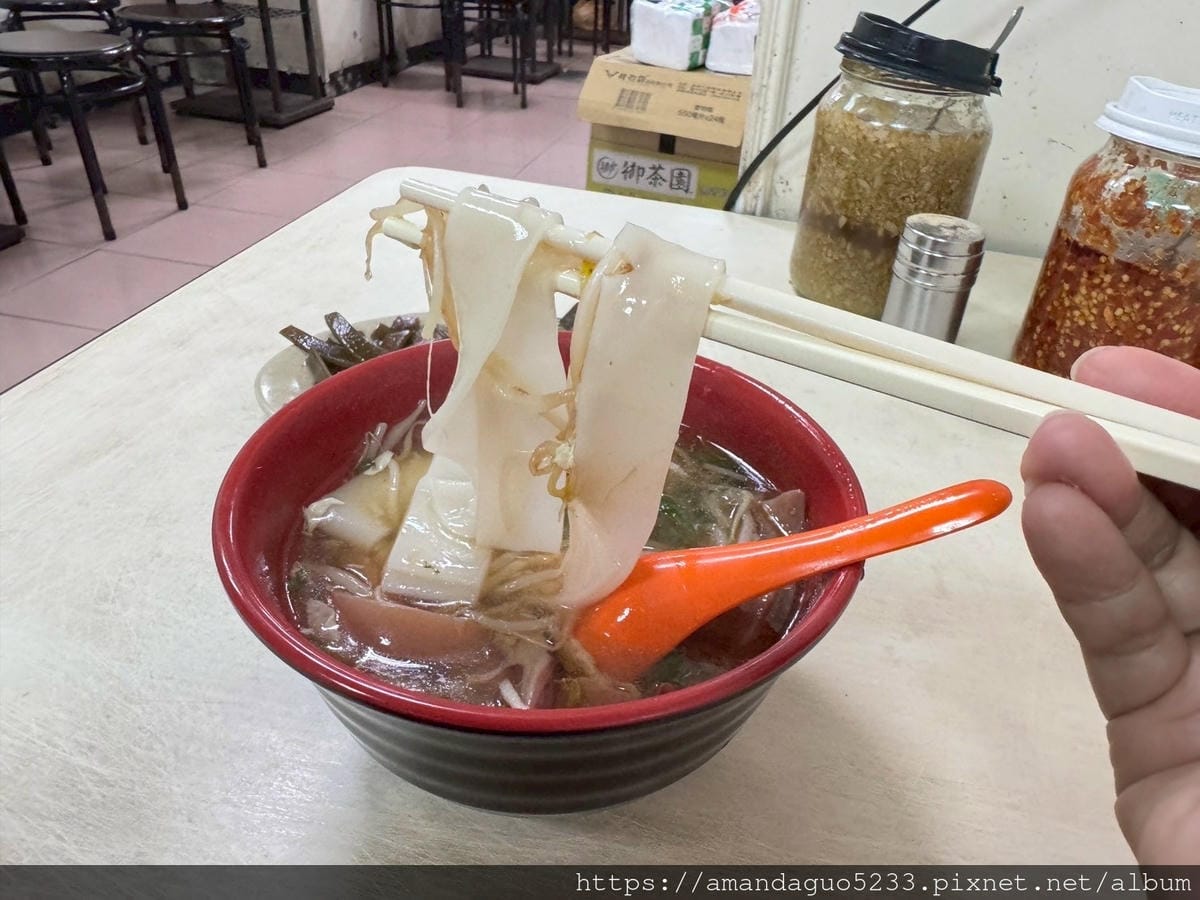 LINE_ALBUM_柴魚風味淡淡沙茶湯頭不錯 大量豆芽菜 生魷魚板條 量不多辣椒香 醬料不錯 海帶_250522_14 LINE_ALBUM_柴魚風味淡淡沙茶湯頭不錯 大量豆芽菜 生魷魚板條 量不多辣椒香 醬料不錯 海帶_250522_14