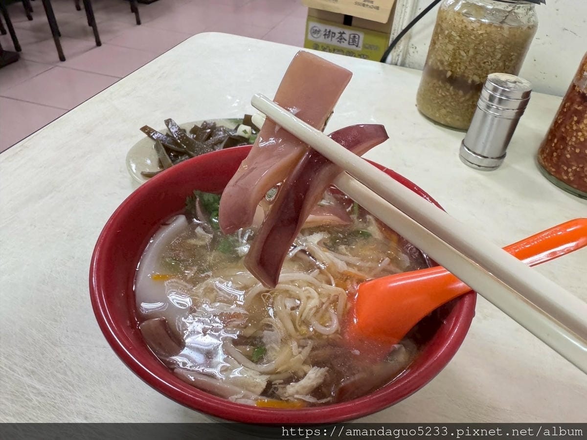 LINE_ALBUM_柴魚風味淡淡沙茶湯頭不錯 大量豆芽菜 生魷魚板條 量不多辣椒香 醬料不錯 海帶_250522_20 LINE_ALBUM_柴魚風味淡淡沙茶湯頭不錯 大量豆芽菜 生魷魚板條 量不多辣椒香 醬料不錯 海帶_250522_20