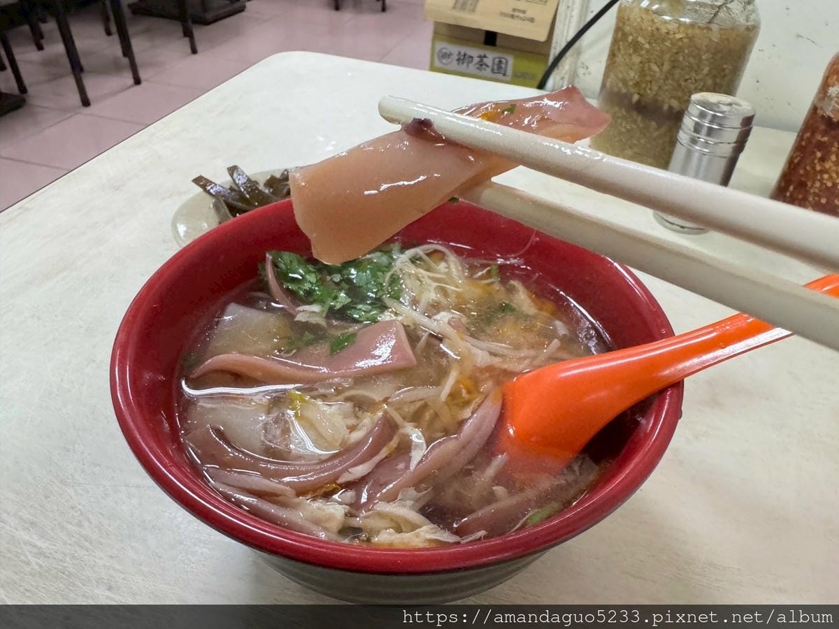 LINE_ALBUM_柴魚風味淡淡沙茶湯頭不錯 大量豆芽菜 生魷魚板條 量不多辣椒香 醬料不錯 海帶_250522_22 LINE_ALBUM_柴魚風味淡淡沙茶湯頭不錯 大量豆芽菜 生魷魚板條 量不多辣椒香 醬料不錯 海帶_250522_22