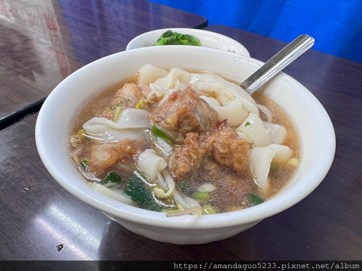 食記-台北市萬華區楊排骨酥麵西門町老字號古早味排骨酥麵