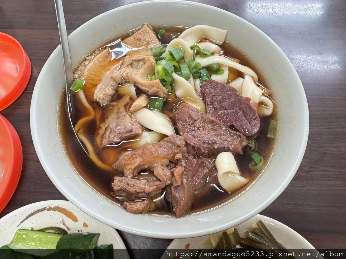 食記-台北市萬華區采宏牛肉麵24H無休百元牛肉麵店,平