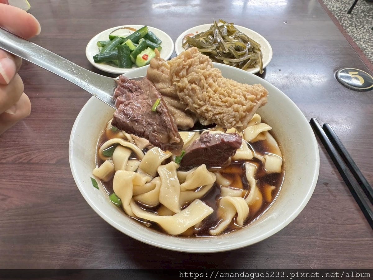 食記-台北市萬華區采宏牛肉麵24H無休百元牛肉麵店,平