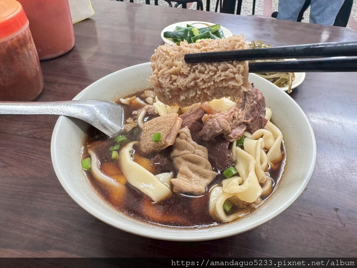 食記-台北市萬華區采宏牛肉麵24H無休百元牛肉麵店,平