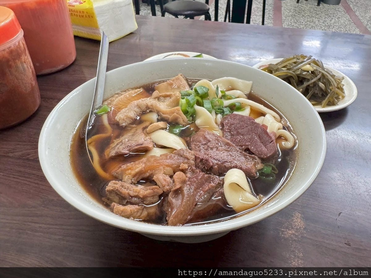 食記-台北市萬華區采宏牛肉麵24H無休百元牛肉麵店,平