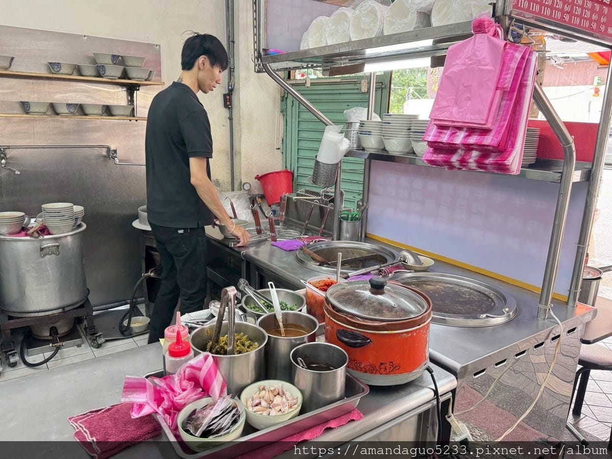 食記-台北市萬華區采宏牛肉麵24H無休百元牛肉麵店,平