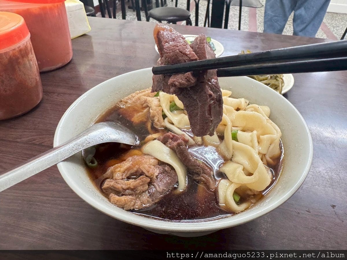 食記-台北市萬華區采宏牛肉麵24H無休百元牛肉麵店,平