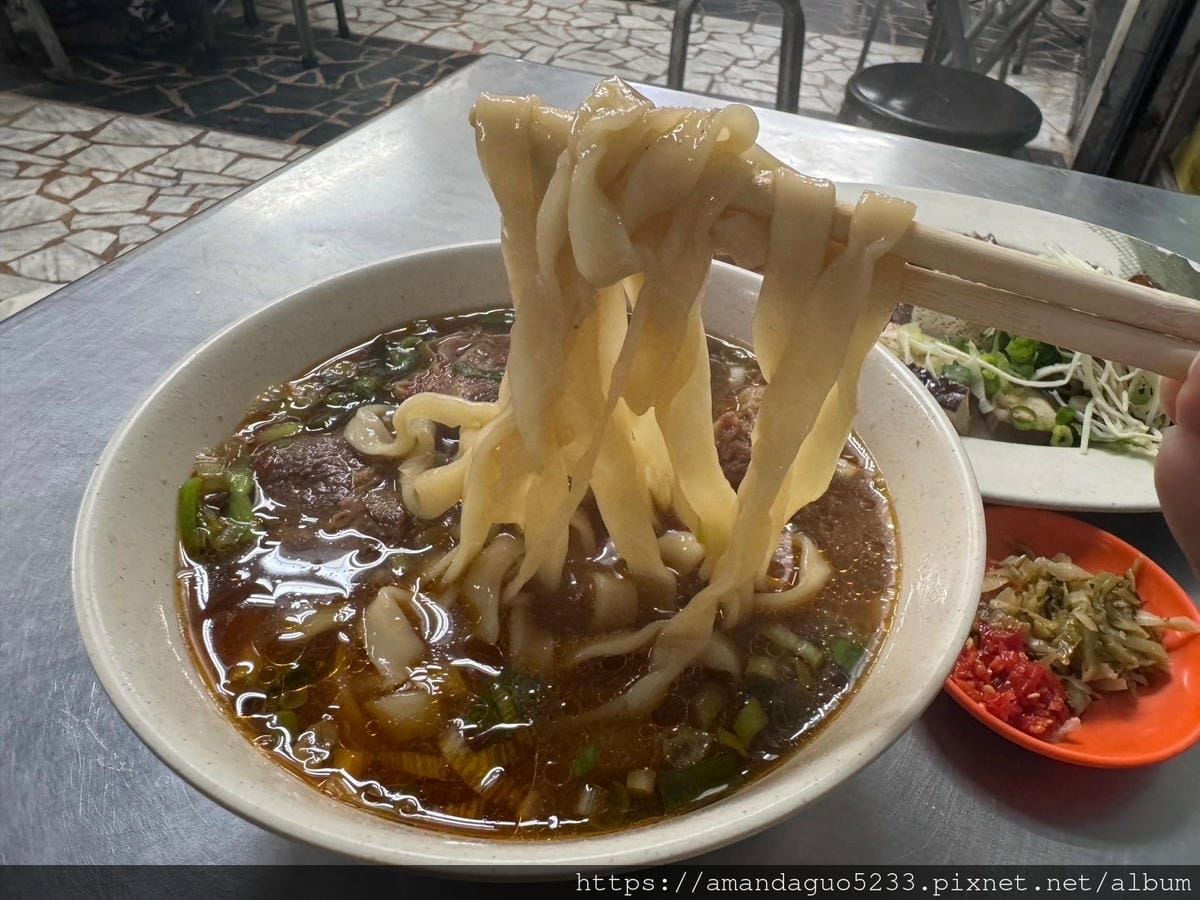 食記-台北市北投區蕭家牛肉麵明德站在地老店牛肉麵,紅燒