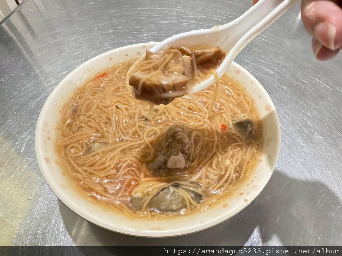 食記-新北市三重區三重佰萬蚵仔麵線菜寮站巷弄人氣麵線,
