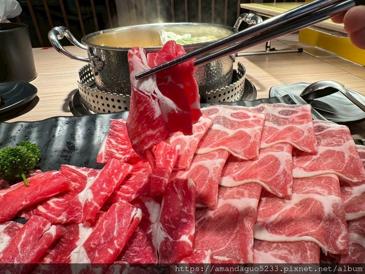 食記-台北市萬華區肉之間大盤肉幸福鍋物(西門成都店)一 食記-台北市萬華區肉之間大盤肉幸福鍋物(西門成都店)一