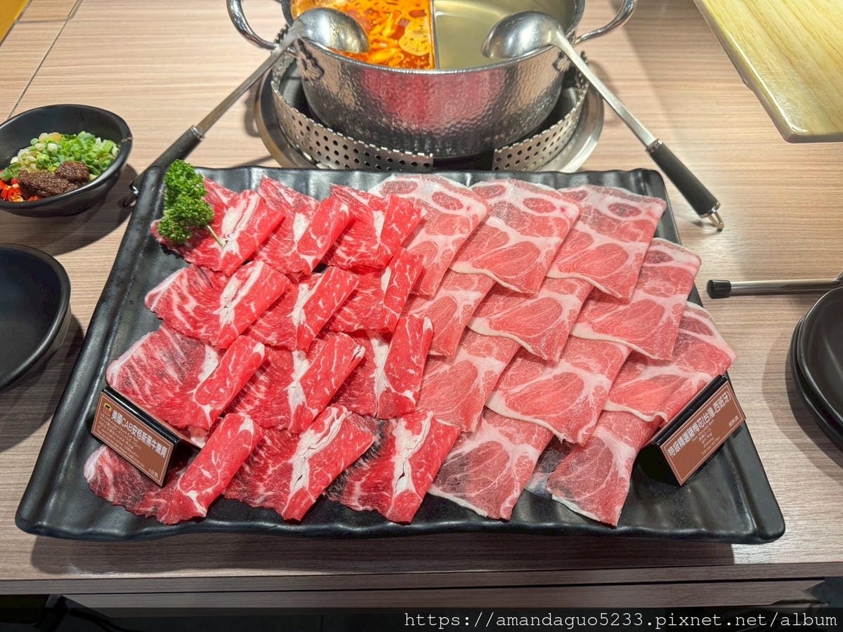 食記-台北市萬華區肉之間大盤肉幸福鍋物(西門成都店)一 食記-台北市萬華區肉之間大盤肉幸福鍋物(西門成都店)一