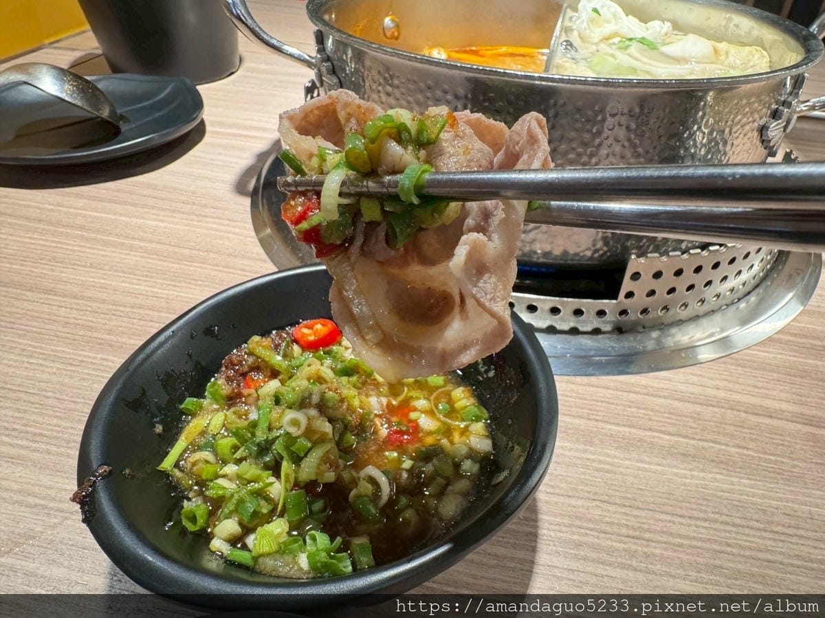 食記-台北市萬華區肉之間大盤肉幸福鍋物(西門成都店)一 食記-台北市萬華區肉之間大盤肉幸福鍋物(西門成都店)一