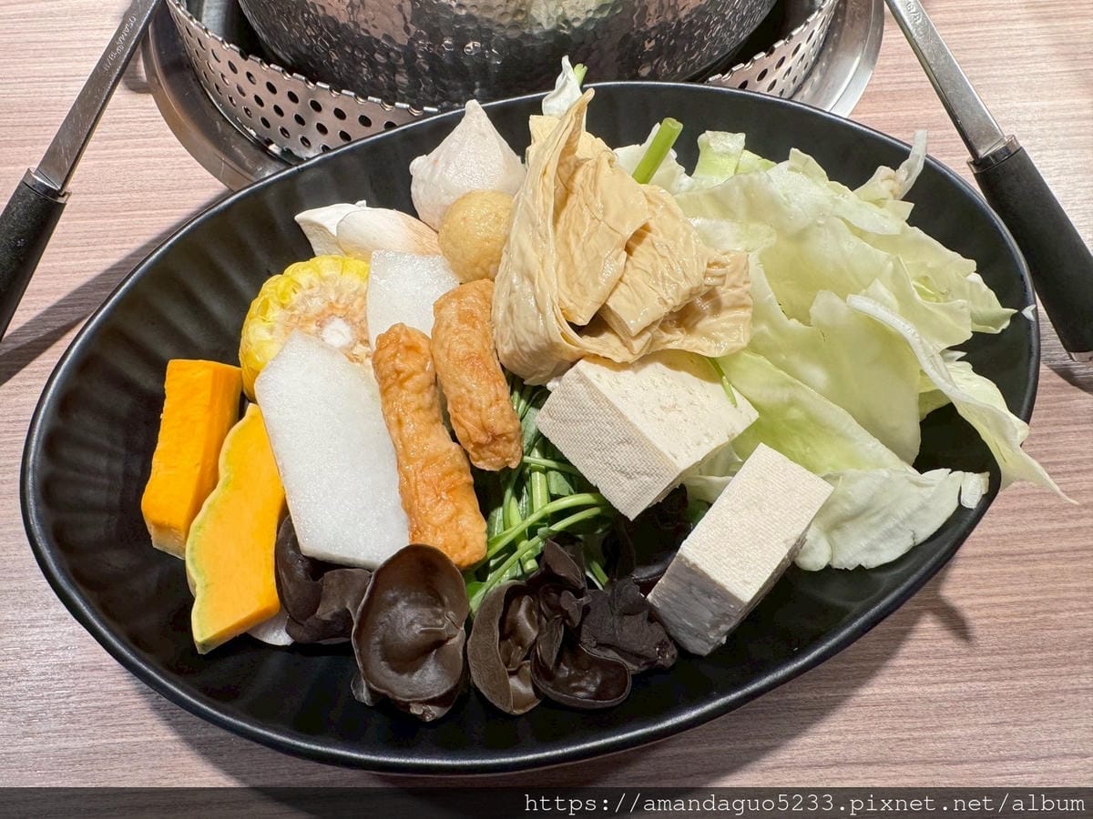 食記-台北市萬華區肉之間大盤肉幸福鍋物(西門成都店)一 食記-台北市萬華區肉之間大盤肉幸福鍋物(西門成都店)一