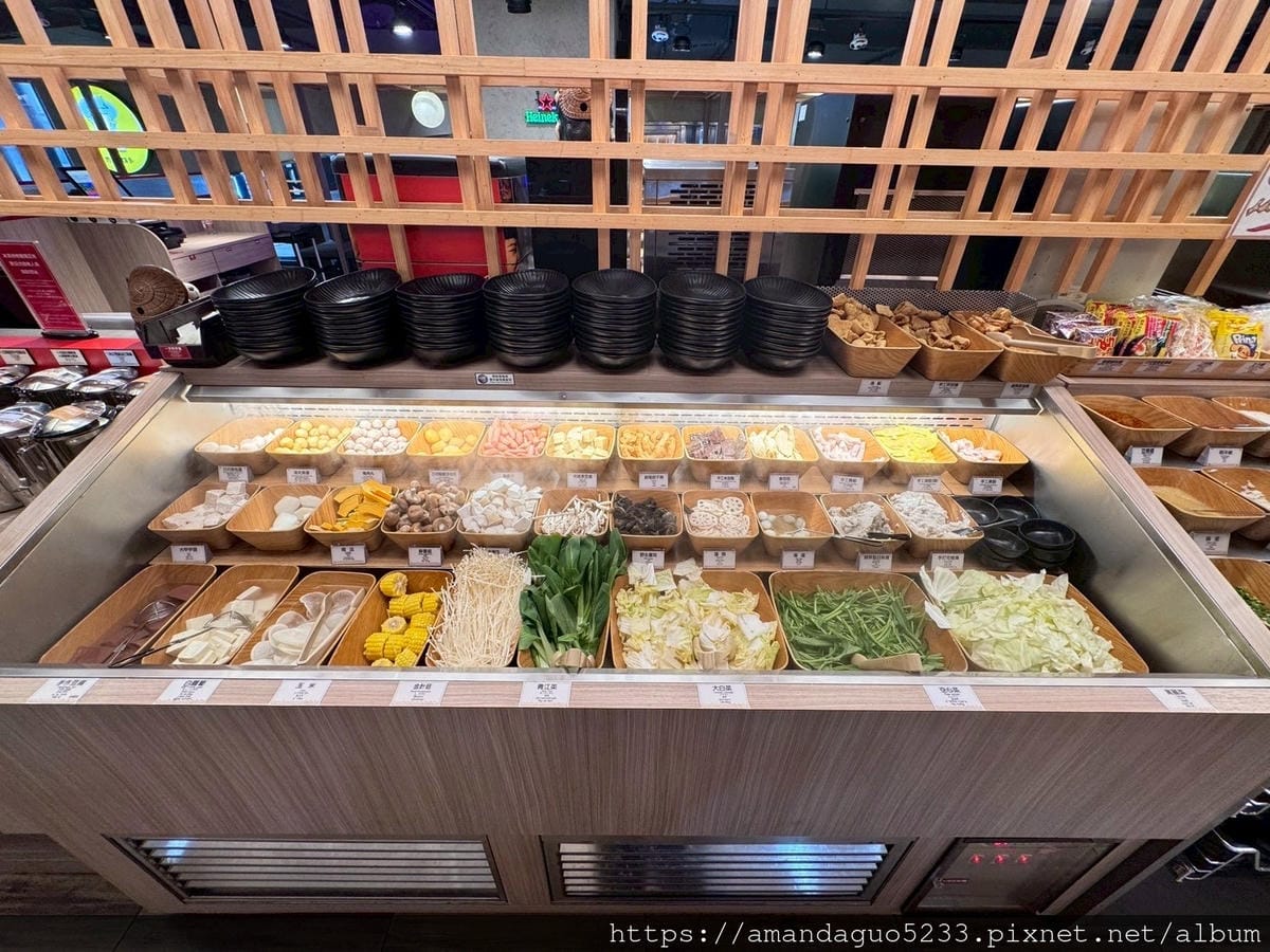 食記-台北市萬華區肉之間大盤肉幸福鍋物(西門成都店)一 食記-台北市萬華區肉之間大盤肉幸福鍋物(西門成都店)一