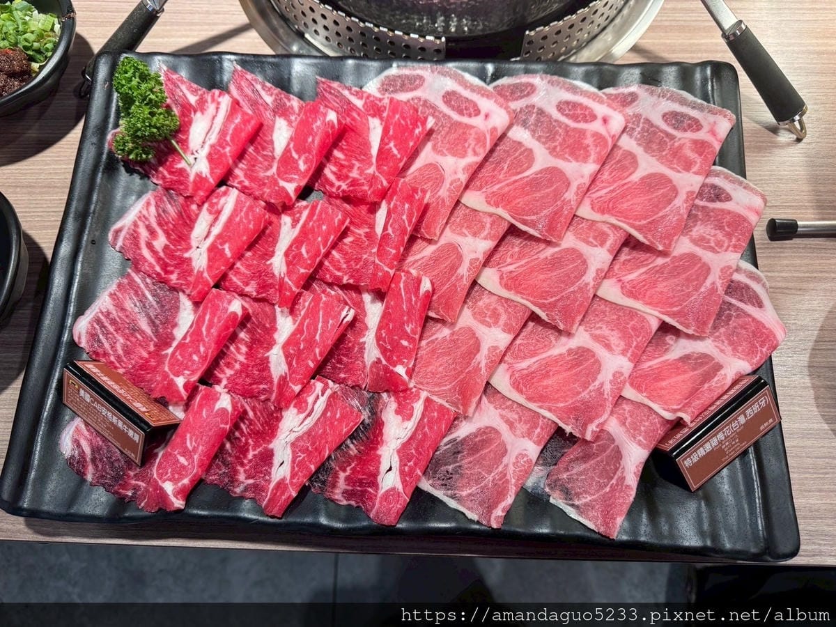 食記-台北市萬華區肉之間大盤肉幸福鍋物(西門成都店)一 食記-台北市萬華區肉之間大盤肉幸福鍋物(西門成都店)一