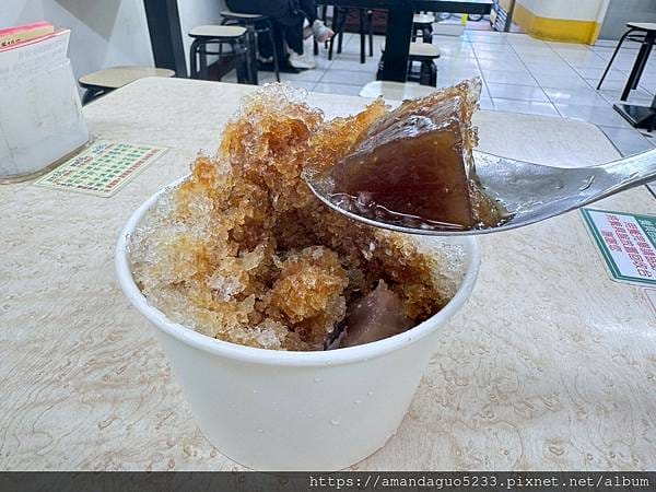 食記-台北市中山區 阿鴻豆花招牌豆花入口綿密順滑,搭配 食記-台北市中山區 阿鴻豆花招牌豆花入口綿密順滑,搭配