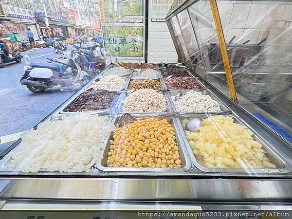 食記-台北市中山區 阿鴻豆花招牌豆花入口綿密順滑,搭配 食記-台北市中山區 阿鴻豆花招牌豆花入口綿密順滑,搭配