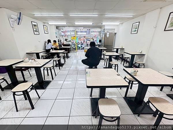 食記-台北市中山區 阿鴻豆花招牌豆花入口綿密順滑,搭配 食記-台北市中山區 阿鴻豆花招牌豆花入口綿密順滑,搭配