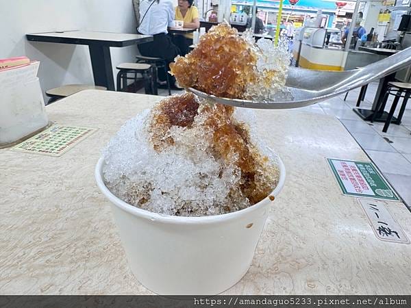 食記-台北市中山區 阿鴻豆花招牌豆花入口綿密順滑,搭配 食記-台北市中山區 阿鴻豆花招牌豆花入口綿密順滑,搭配