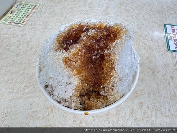 食記-台北市中山區 阿鴻豆花招牌豆花入口綿密順滑,搭配 食記-台北市中山區 阿鴻豆花招牌豆花入口綿密順滑,搭配