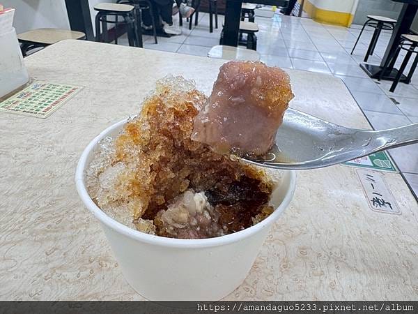 食記-台北市中山區 阿鴻豆花招牌豆花入口綿密順滑,搭配 食記-台北市中山區 阿鴻豆花招牌豆花入口綿密順滑,搭配